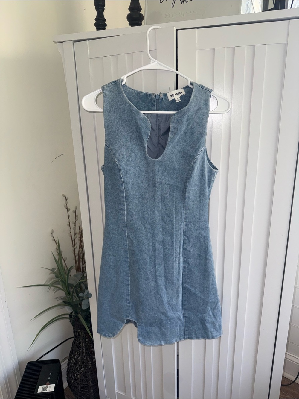 Sleeveless Light Blue Denim Shift Dress with Keyhole Neck